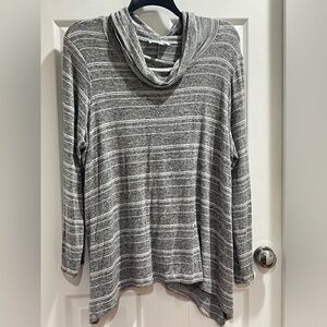 Star Vixen lightweight gray and white cowl neck sweater